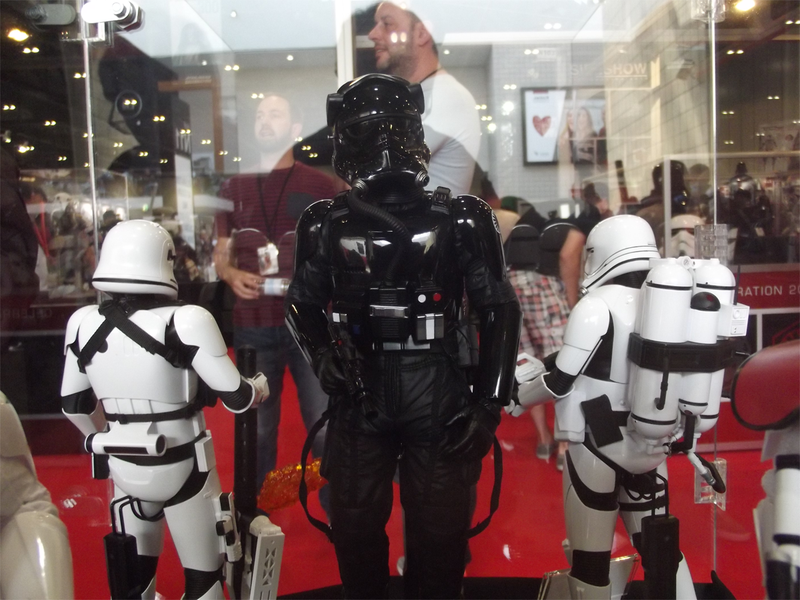 Illustration for article titled Getting Up Close With Hot Toys' Amazing The Force Awakens Figures